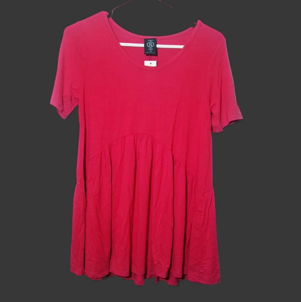 Agnes and Dora red muse top